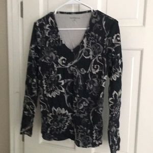 Croft & Barrow black print v neck pullover top